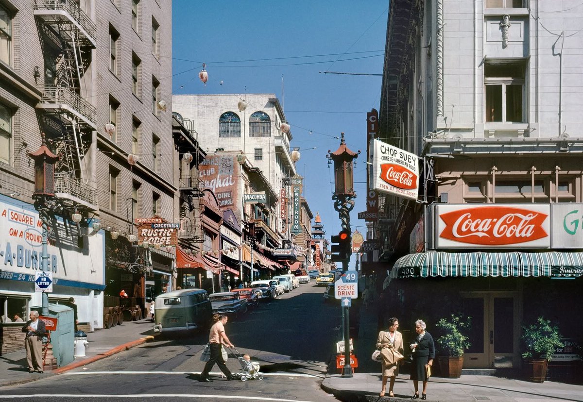 sylvie_longeron's tweet photo. Fred Herzog 
Chinatown - San Francisco (1962) https://t.co/RoyhUT4PWN
