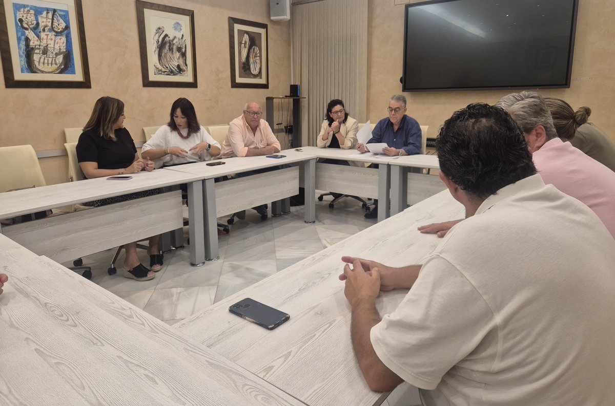 Condavision's tweet photo. El ayuntamiento de #Almonte celebra una junta de portavoces en defensa de los yegüerizos almonteños https://t.co/RlPyExX22m