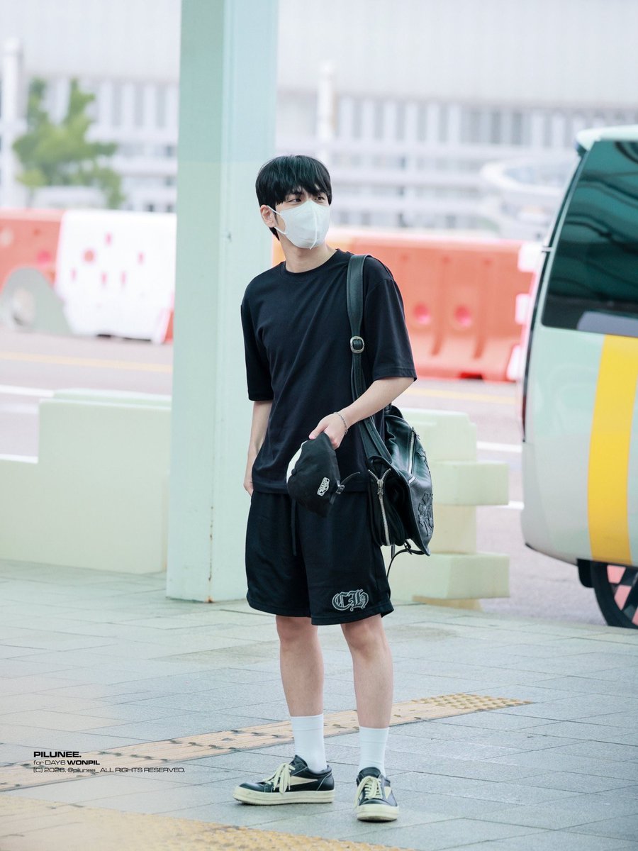 my_sweetYP's tweet photo. 김앙필 자꾸 양말을..이렇게 신는거 왤케 기엽지.. 초깜찍です https://t.co/X4BgckS6FA
