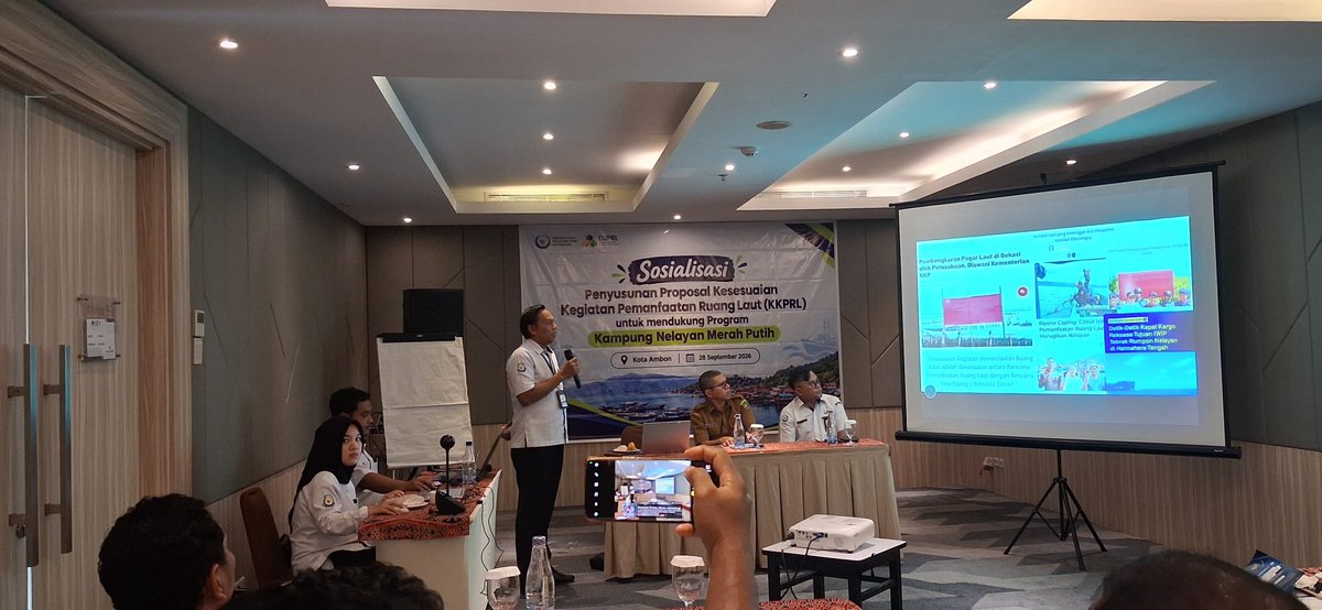 AinyBaadilla's tweet photo. 28 September 2026, Luhkan Kota Ambon mengikuti kegiatan Sosialisasi Penyusunan Proposal KKPRL untuk Mendukung Program Kampung Nelayan Merah Putih (KNMP) @LuhkanAmbon https://t.co/DcUPy7BtPq