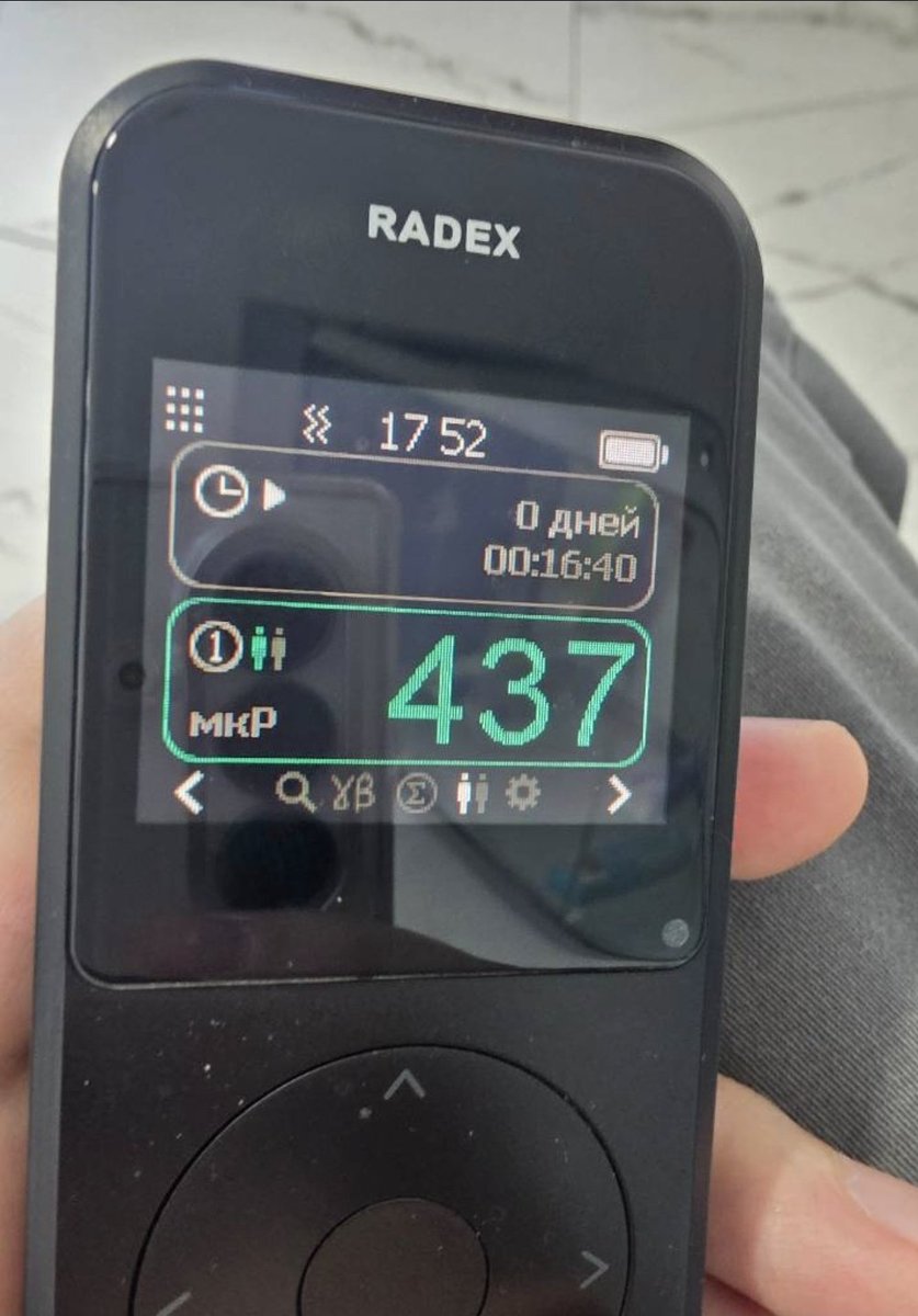 fogot10's tweet photo. Хорошая такая доза от рентгена зубного. Дозиметр даже сирену включил в кармане. Без фильтра,  так что с бетой. https://t.co/zwTvAYqVEx