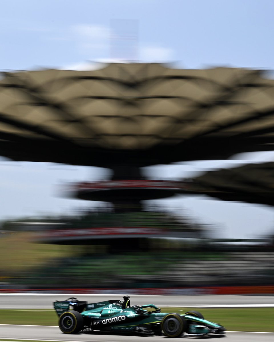 HondaRacingF1's tweet photo. Tyres hit tarmac in Sepang for the first time in nine years.

FP1 ✅

#BahrainGP #F1 https://t.co/atySlEORSu