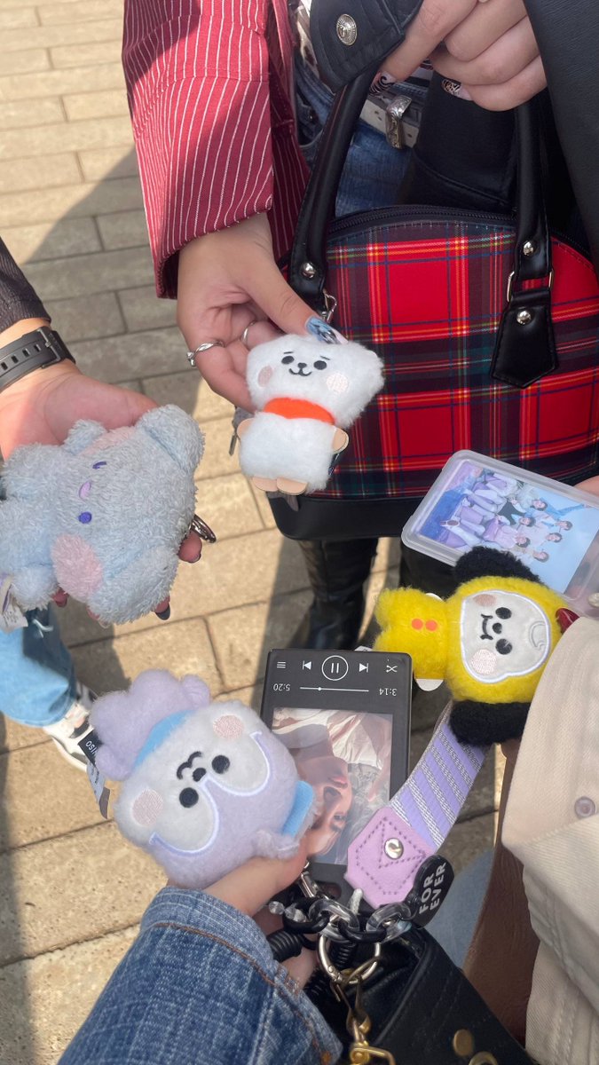 jeonsweetly's tweet photo. La cantidad de armys que habían en el jardín botánico 🥹 https://t.co/DcmYHGonMP