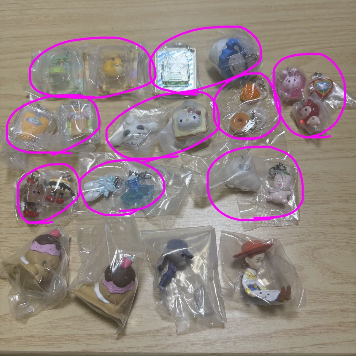pi_0_07's tweet photo. ちいかわ デスクトップフィギュア

買取　譲渡　ガチャガチャ　

手渡し譲渡優先✨

詳細はリプ欄へ

サンリオ　ディズニー　ジュエルペット mikko めじるし https://t.co/DSRSREFk0S