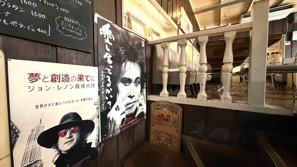 mikio_ariga's tweet photo. 遂に清志郎さん映画公開！総括などもあり相原監督と高橋RMBさんと国立ロージナ茶房（清志郎さんも通われてた名店！）でランチ〜マイ重要任務であるポスターとフライヤー持って行きましたが、すでに！でも僕が持ってるのはバージョン２なので喜んで頂けました。 https://t.co/Uq6h7sAJDD
