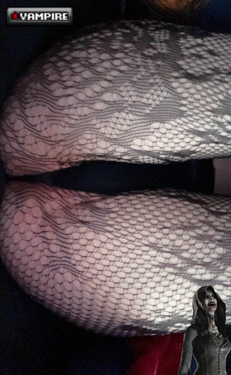 D4rkDesiree's tweet photo. Come rip my new tights 🖤 https://t.co/NCtNysU3B5