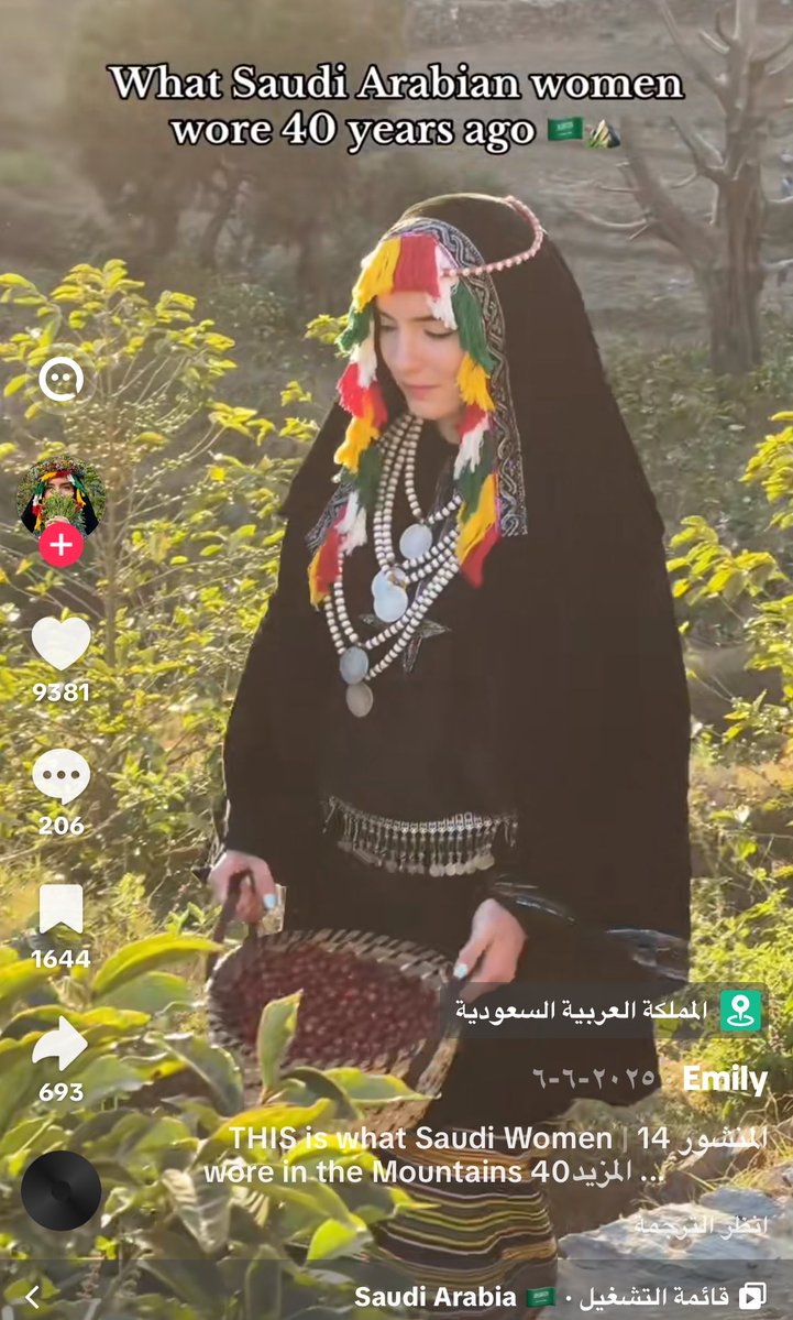 u1o57's tweet photo. من الاشياء اللي تقهر موت وتحرق الكبد
انهم يلبسون الاجنبيه اللي ماتسوى شي بدولتها 
لبس تراثك واجدادك 
بينما سلبو منك هالتراث وبدلوه بالسواد 
#٢٠٣٠_بلا_نقاب2 https://t.co/TwDeQvq6lz