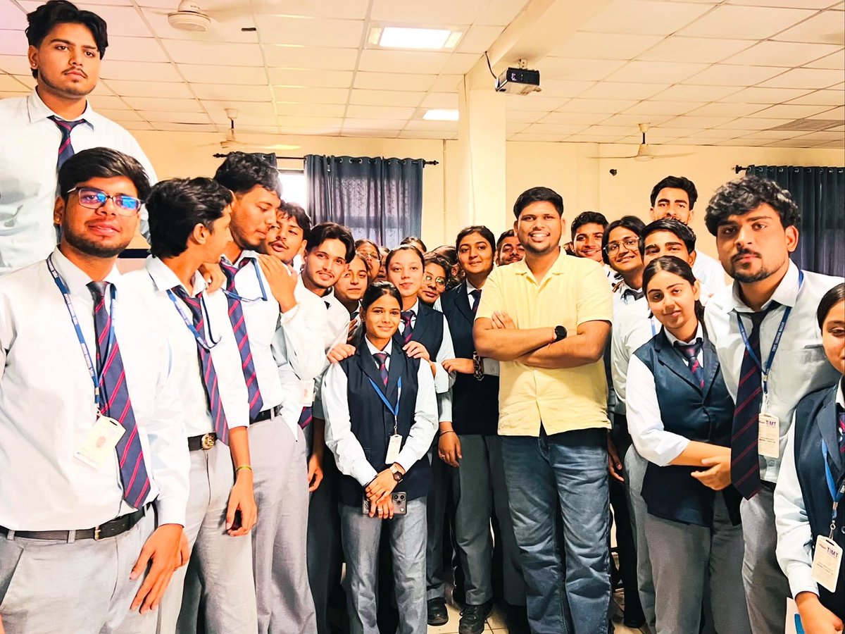 Harshweb3india's tweet photo. Q3 Stats.

3 months. 12 cities. 5 states. A lot of building.

Here’s what Q3 looked like:

→ Organised a ₹2L Gwalior Hackathon with @TECH_help4U
→ Completed my 154th session
→ Conducted 9 sessions & 4 hackathons with @Web3indiaHQ
→ Judged SIH Internal Hackathons in CU
→ Hosted an event at IIT Kharagpur
→ Spoke at @Microsoft , Master Union & Coding Blocks
→ Attended @Bybit_Official IRL
→ Connected with 30+ Korean gaming companies at Kooca
→ @WGCEsports team presence at Tokyo Game Show 🇯🇵
→ Completed @letsbuildweb3 50 events across India
→ And now… building @HackInHills 🏔️

From classrooms to hackathons, gaming companies to global events  

Q3 was about showing up, creating opportunities, and building communities.

154 sessions Overall.
50 India Onchain events.
4 hackathons.
9 sessions this quarter.

Q3 → done.
Now let’s see what Q4 brings.