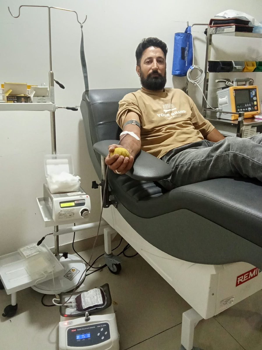 BlessingKa37y's tweet photo. Our brave heros from Kashmir drivers manch👍😊❤️
Donating blood cost me 15 minutes, but it bought someone a lifetime.♥️🚨🩸💪 https://t.co/5HjA4iQKi9