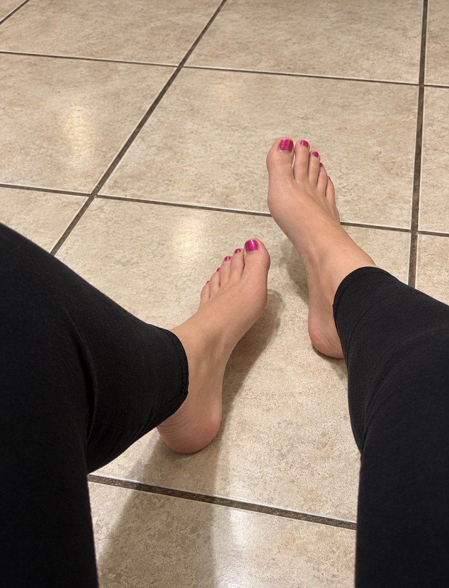 Jazz_Feetz's tweet photo. i love pink!🩷
#feet #pinknails #pedicure #toes https://t.co/4HPiZZvjrq