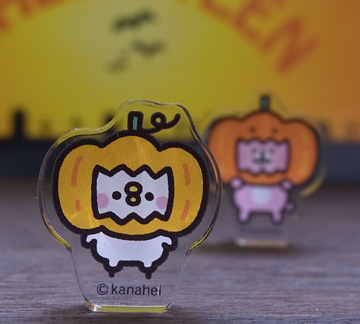 ARTCLAY_tsuhan's tweet photo. ハッピーハロウィーン！！
お菓子をもらいに行く二匹。楽しいハロウィーンを！
https://t.co/kDBOeoCrDL
#カナヘイの小動物
#ピスケとうさぎ
#ハロウィーン https://t.co/hyEq6wPj55