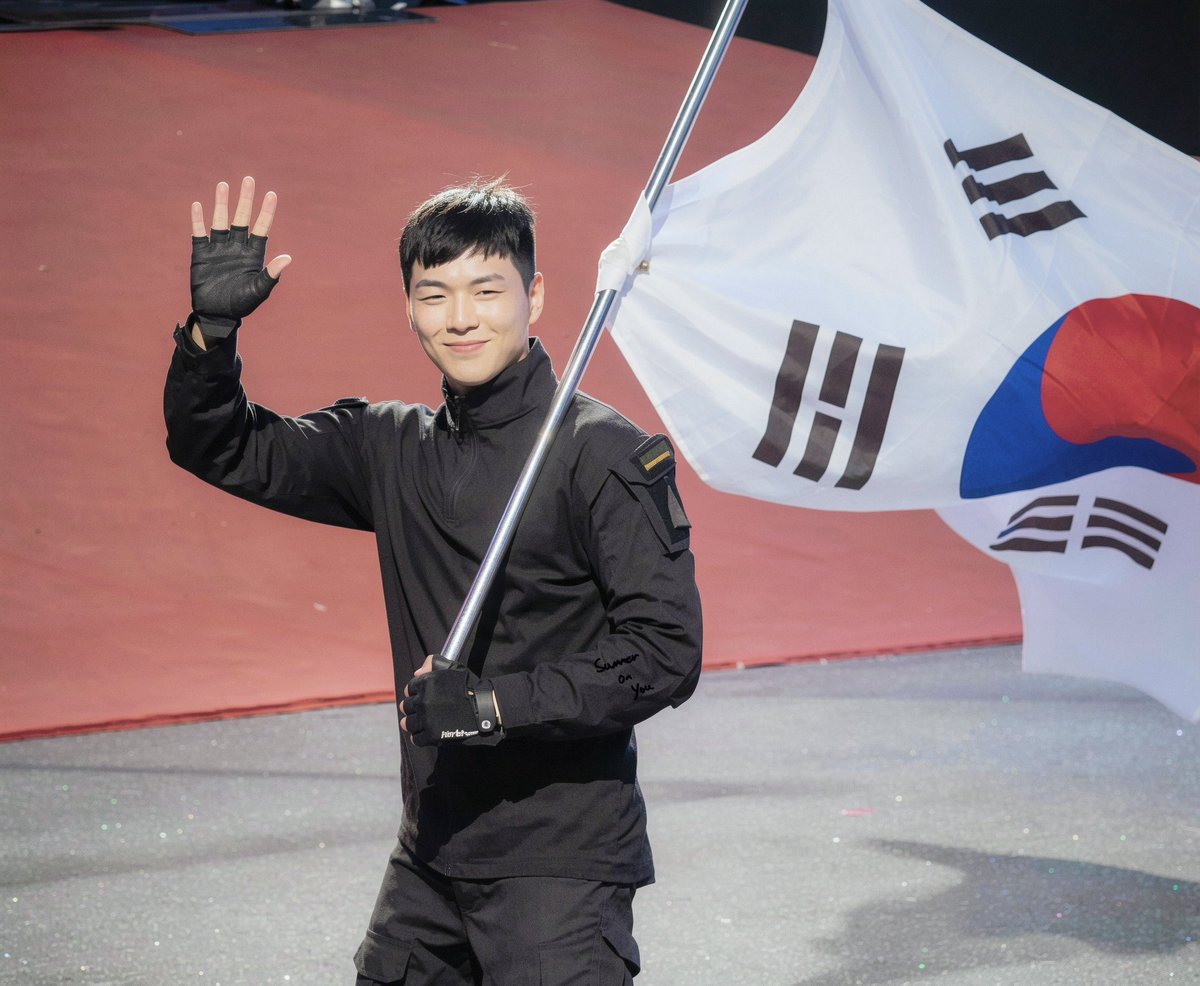 0993923970syk's tweet photo. Captain Korea 🇰🇷🫡
#KANGDANIEL #강다니엘 #คังแดเนียล https://t.co/qKDGifQy7L