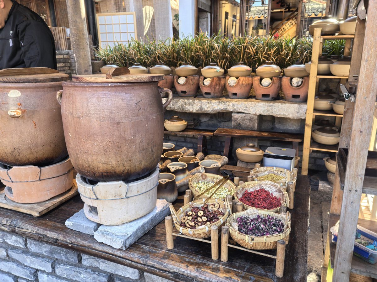 benjarami_7_a91's tweet photo. [Hey guys, I just went to the new rural shop—they have super fresh "兜米僦济" made locally! Gotta grab some for my dinner tonight~]， https://t.co/yGoFuwH1SU