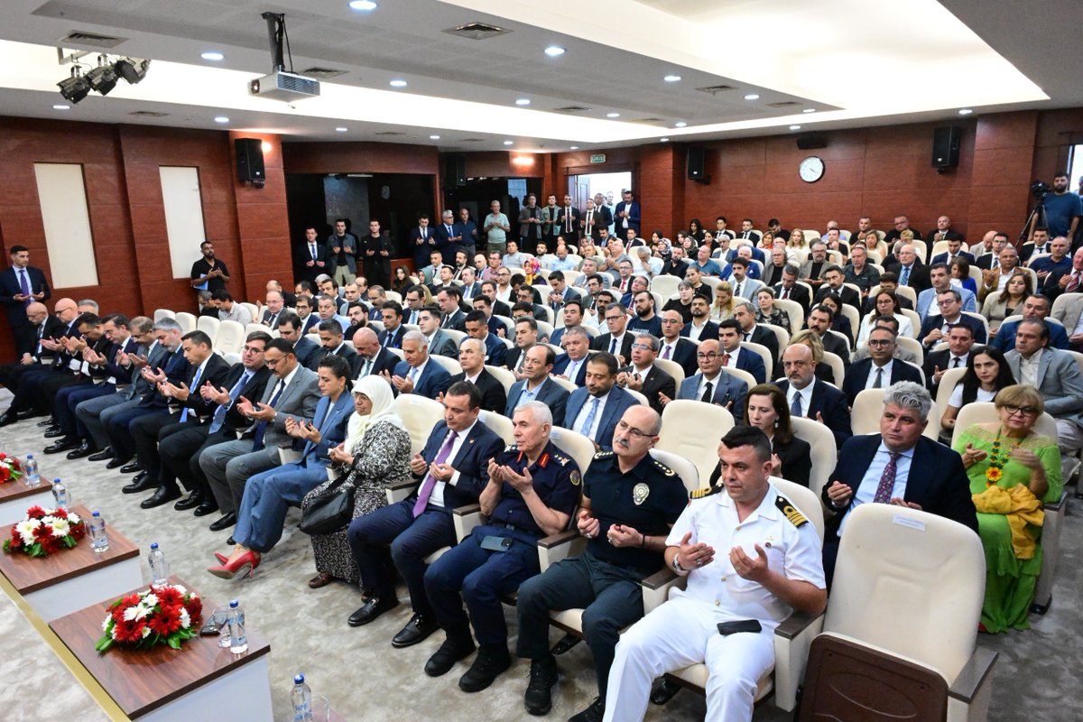 Antalya_CBS's tweet photo. MERHUM CUMHURİYET SAVCISI GADEM TAŞ'IN ADI KONFERANS SALONUNDA YAŞATILACAK
Antalya Adliyesinde, merhum Cumhuriyet Savcısı Gadem TAŞ'ın adının verildiği konferans salonunun açılışı, Adalet Bakan Yardımcısı Sayın Can TUNCAY ve beraberindeki heyetin katılımıyla...

@adalet_bakanlik https://t.co/dlxphFOKCa