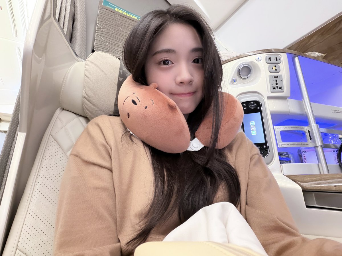 earnearnfatima's tweet photo. บองชู๊วๆ ผมถึงเเร้วค้าบบ🫶🏻😉

EARNEARN X CELINE PFW27
#CELINE #CelineEte2027
#earnearnfatima https://t.co/Nm1n1hgWG4