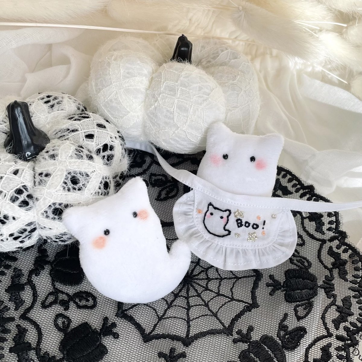 minmin_cocon's tweet photo. ドルミスで委託させていただく予定のエプロン。yamaさんちのねこみみオバケちゃんを刺繍させて頂きました👻🪡
イベント限定販売です🫶
#パステリウム
#coconのアトリエ https://t.co/OWe3cHJzXp