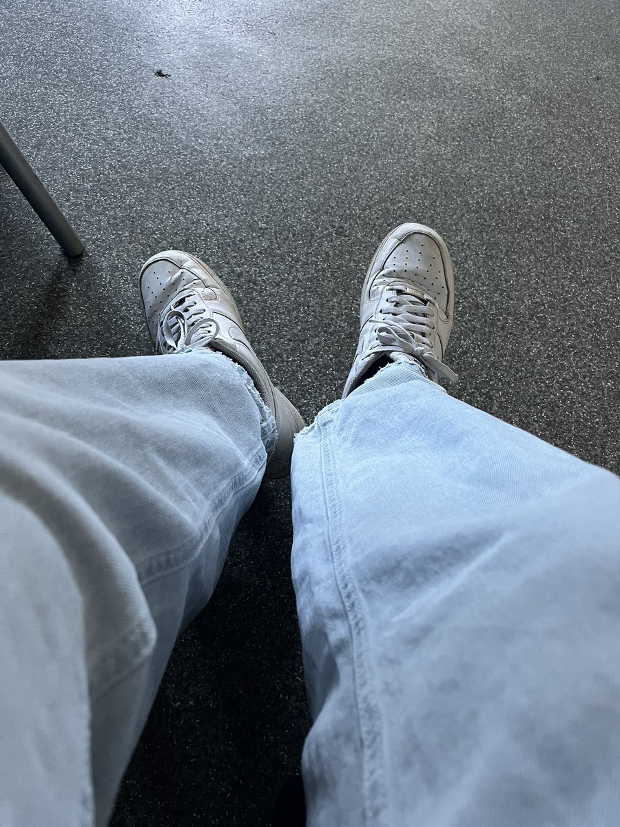 Fadofeet_'s tweet photo. Nowy dzień ☀️Nowe rachunki do opłacenia 💵 która kurwa opłaca śniadanie 🤑😈🥵🐶
#cuckold #findompl #feetworship #feet #cashmaster #paypig #cwel #blik #soxy #bankomat #master https://t.co/nLOaYPjcfB