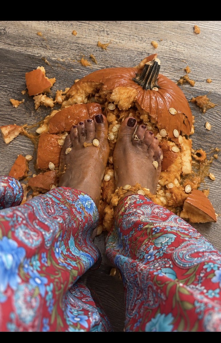 g_clawssss's tweet photo. @FeetFinder  Happy October 🦶🏾🎃 https://t.co/QYchGZFi2o