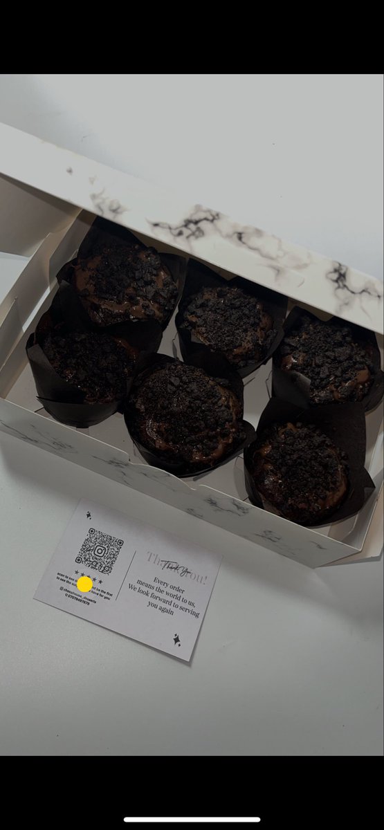 Zeee_zah's tweet photo. 📍 Lagos 🇳🇬 

🍓🍫🧁 From indulgent fondue boxes to delicious desserts, muffins &amp; pastries.

Instagram : choco_house_dessserts https://t.co/jIIdDMEw0G