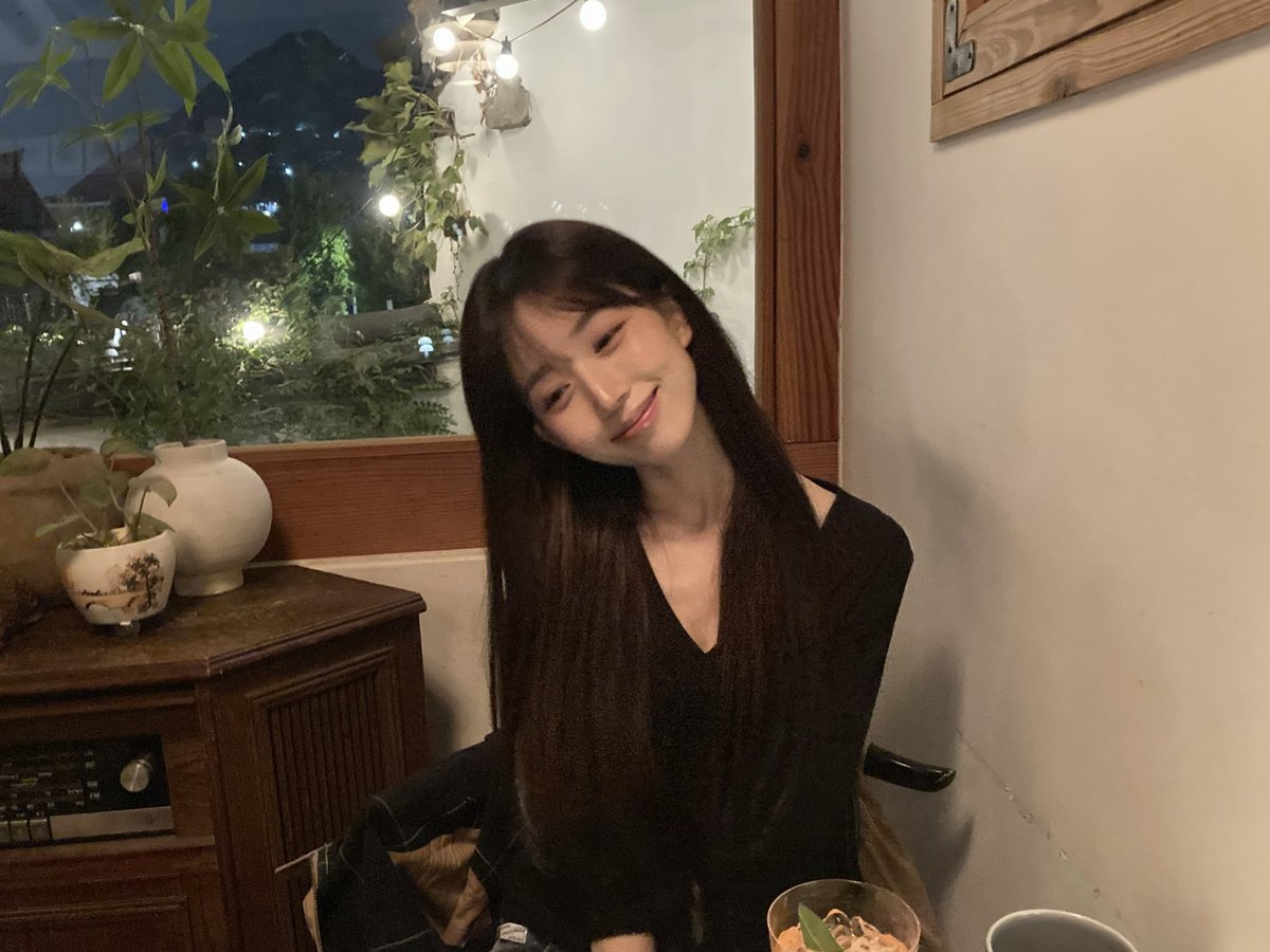 500woni's tweet photo. SHES SO GIRLFRIEND AHHH HAEWON https://t.co/1rxpMrG52i