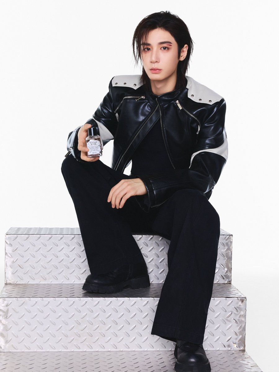 bibiang_japan's tweet photo. #RT 🖤

𝐁𝐢𝐁𝐢𝐀𝐍𝐆 🧩 𝐁𝐎𝐘𝐍𝐄𝐗𝐓𝐃𝐎𝐎𝐑
𝟐𝟎𝟐𝟔 𝐅𝐖 𝐂𝐚𝐦𝐩𝐚𝐢𝐠𝐧

それぞれのやり方で流れていく時間。

不器用で、飾らない姿のまま、
自然に描かれていくそれぞれの瞬間。

それぞれのムードを映し出す香りとともに、
ひとつの姿では語りきれない
今この瞬間の青春を感じてみてください。

#bibiang #BOYNEXTDOOR #LEEHAN