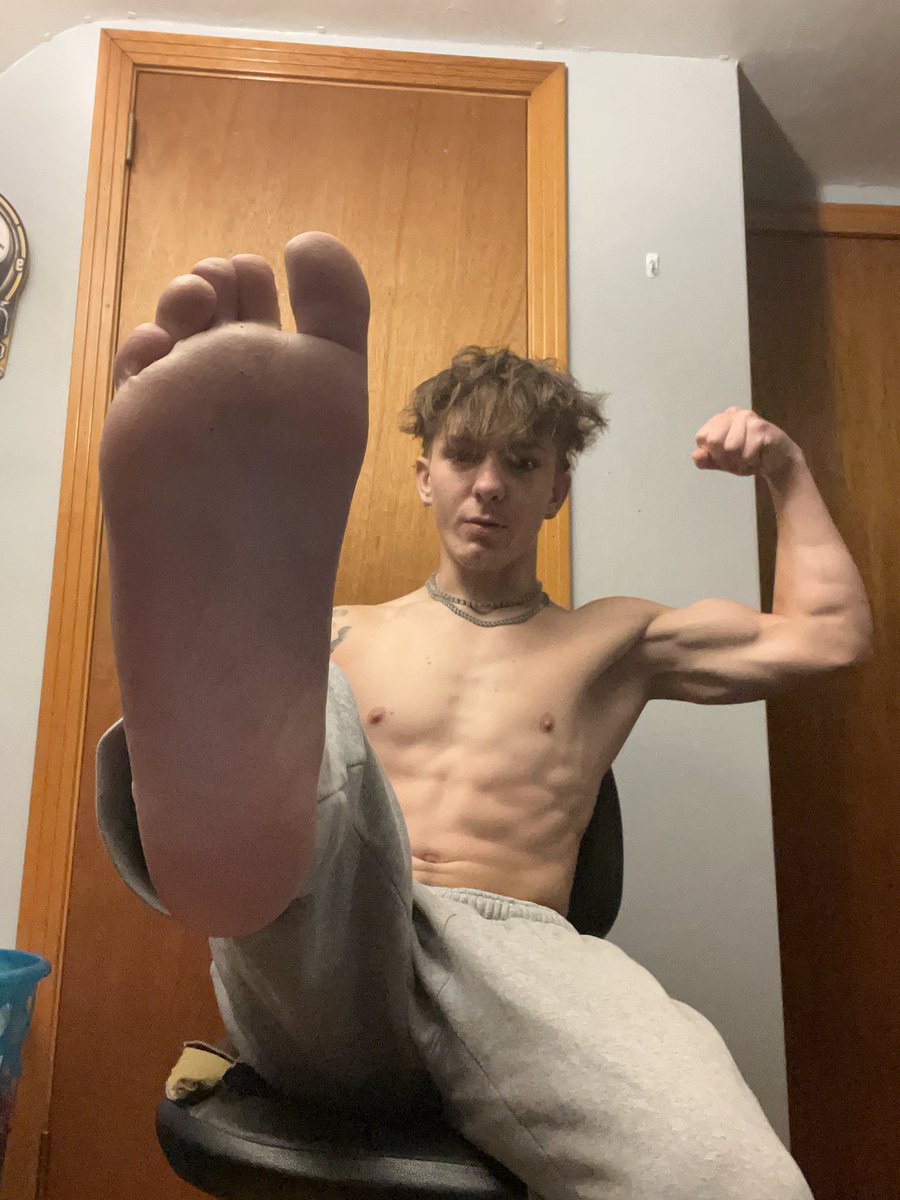 Master_Brian_9's tweet photo. Soles or Abs😵‍💫 https://t.co/g2ILfXmKlm