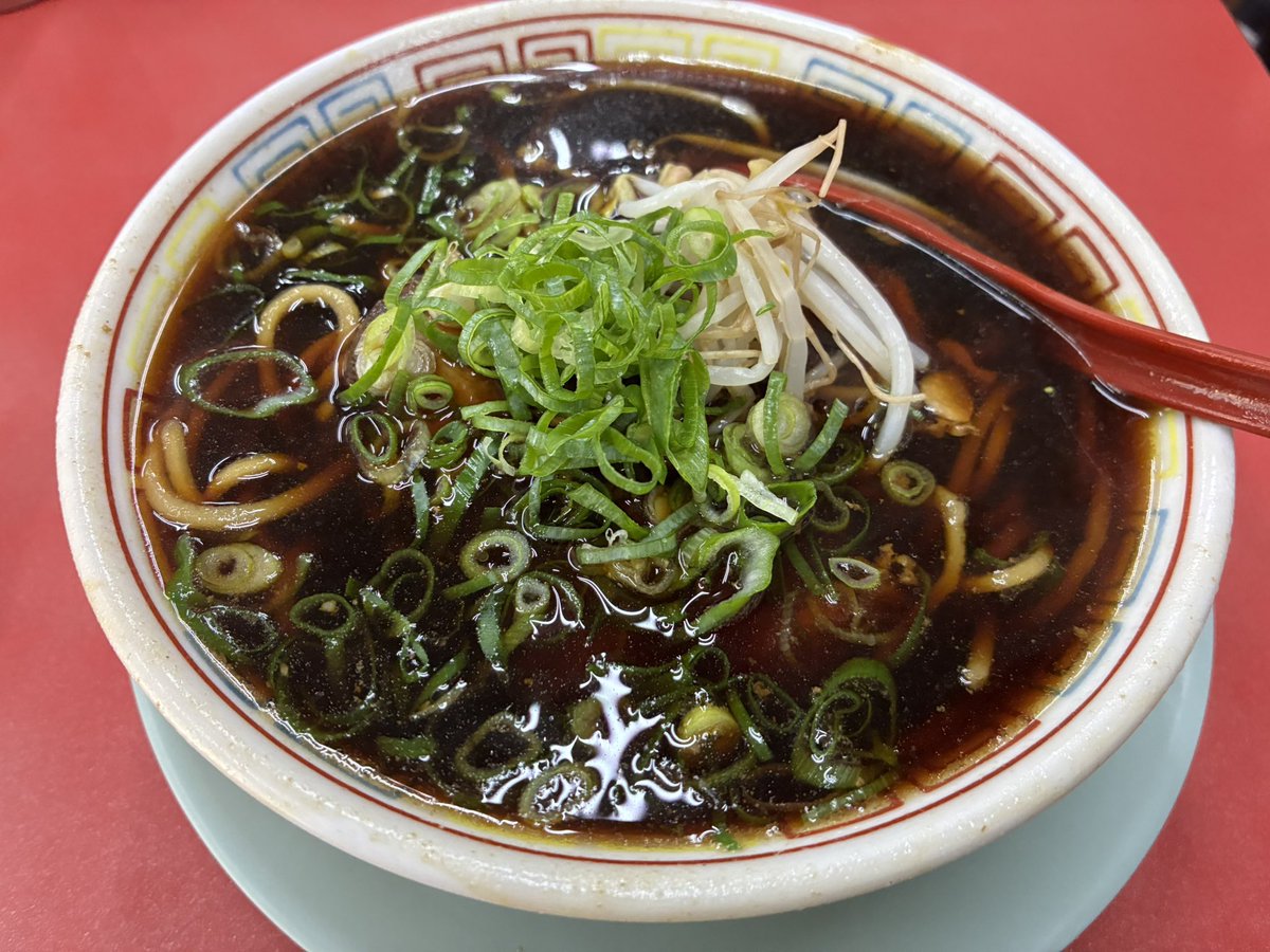 hamahachido's tweet photo. 京都遠征

第一旭本家様、新副菜館本店様
共に超老舗です。

厨房見えるVIP席で超ラッキー！
色んなヒントを頂き大変勉強になりました

また、帰りはラーメンストーリートで〆

2日間、沢山歩いて沢山食べて体がおかしくなりそうですが、明日からまた店舗で頑張ります💪

京都での爆笑昔話後ほど投稿🤣 https://t.co/JBYLocMtL6