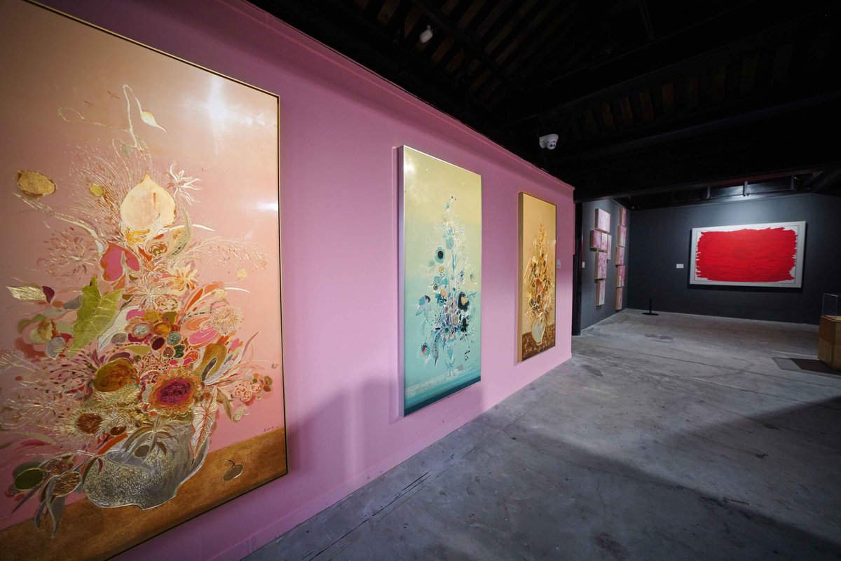 EpicScenetdvq's tweet photo. [Look! 逃颐毓’s art exhibition at the city gallery this weekend is a must-see – their bold works leave a deep impression!]， https://t.co/HKMZKJNtxd