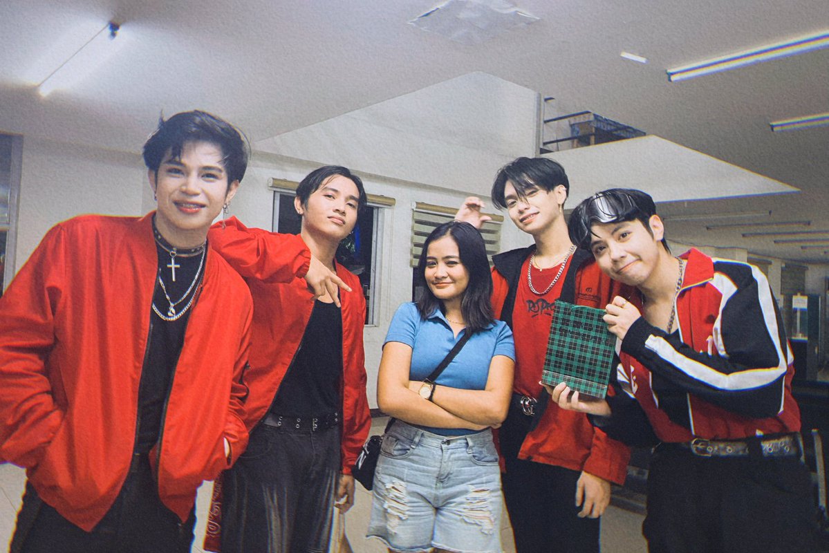 _vixiaeskrish's tweet photo. Hello 3 years ago? HAHAHA @azter_gee @azter_gem @azter_alas @azter_cray 

PMM MV RELEASE D-DAY
#AZTER #AZTER_univerZity #ParangMayMali #AZTER_ParangMayMaliMV @azter_ph https://t.co/1EL2InilZd