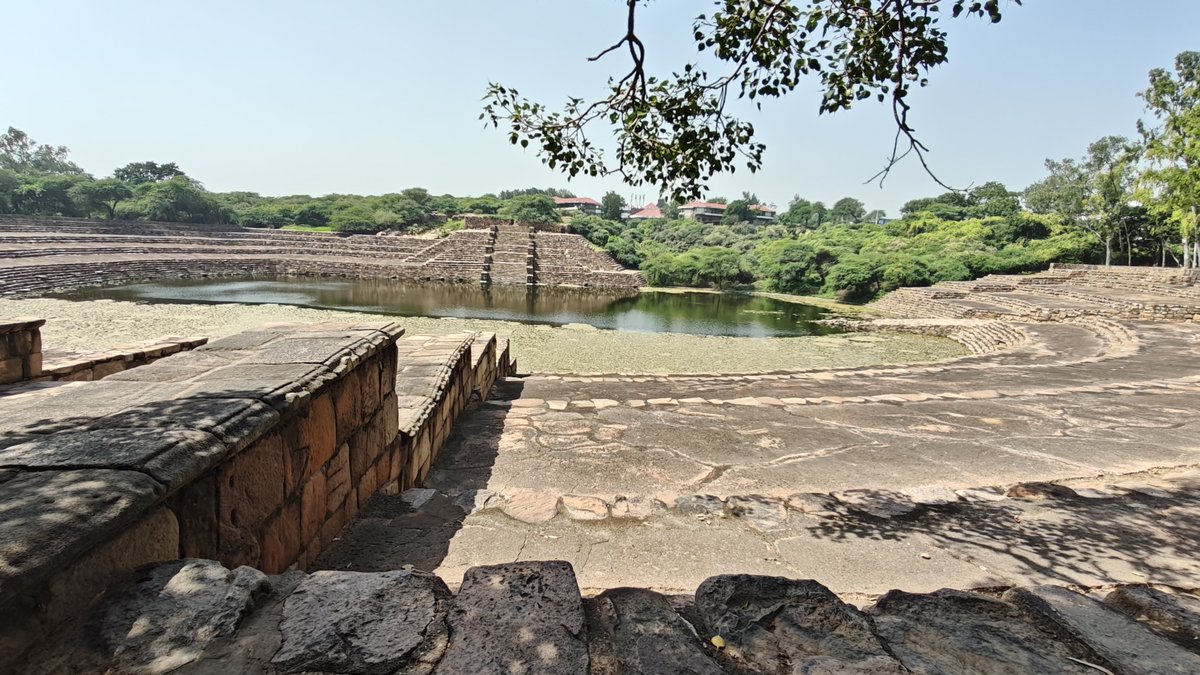 AneeshaMathur's tweet photo. #Surajkund mein agar #Kund ki safai ho jaaye toh it would a beautiful place to just sit and breathe... 
#openspaces #green https://t.co/lbPfWRSlEA