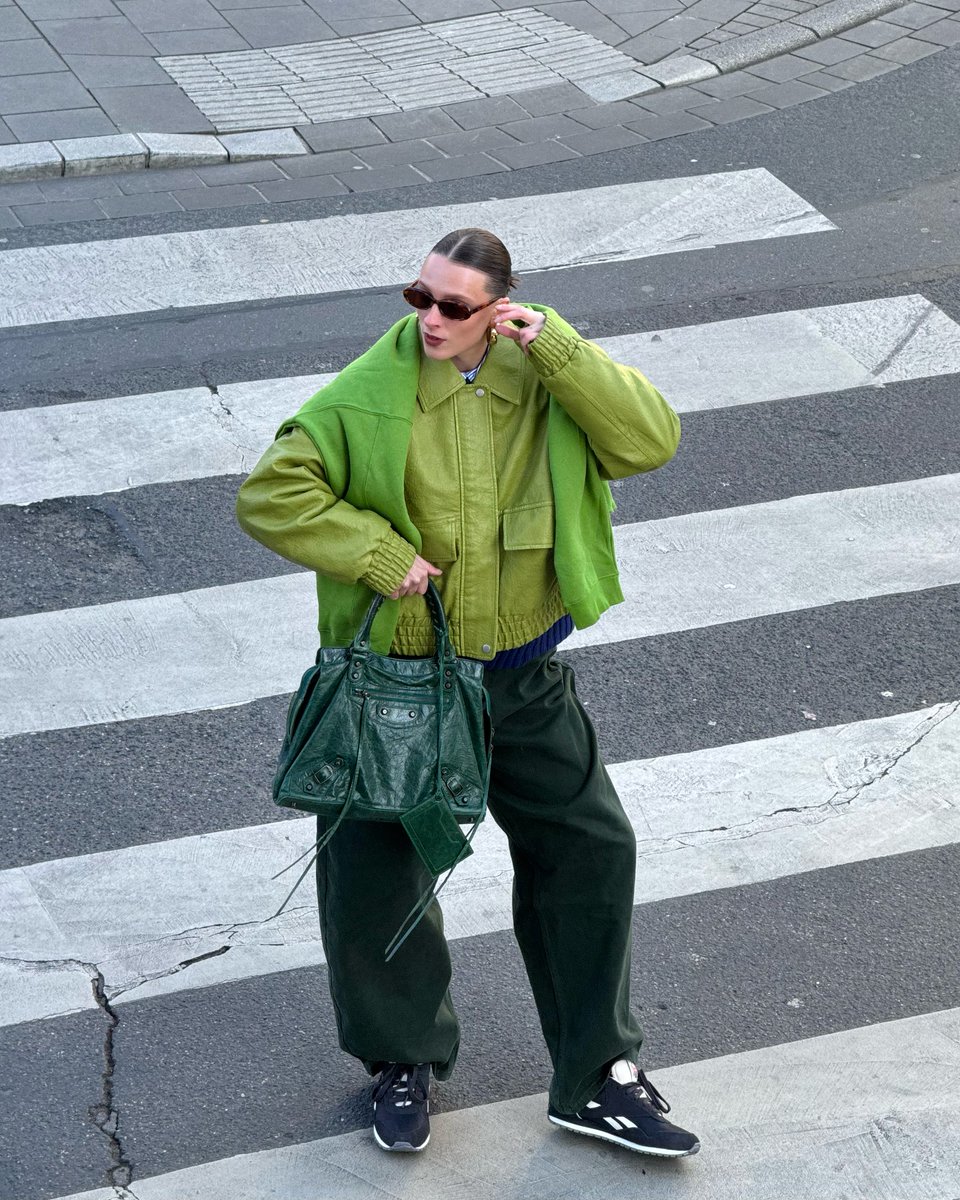 InStyleMexico's tweet photo. Dile adiós a tu beige era porque estos 5 colores son perfectos para agregar a tus outfits de otoño: https://t.co/w2ZWyIQAcW https://t.co/Wuz5cLcqgb