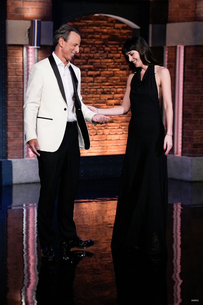 SourceJohnson's tweet photo. October 1st, Dakota on Late Night With Seth Meyers in New York! 🖤 #DakotaJohnson https://t.co/OCk7DAUQMo