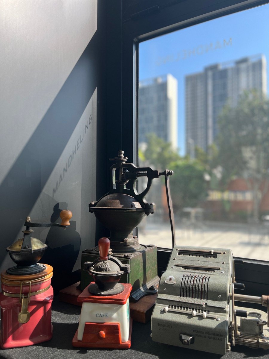 DebraDiazsvfv's tweet photo. [Hengweng Song, Jia, today’s small delight—unplanned sunny stroll, perfect little moments ] https://t.co/yuP4zxCBKH