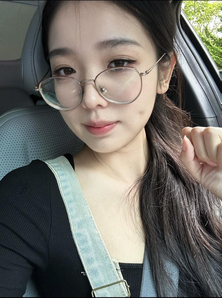 in_the_jay's tweet photo. 20➕的女大还有没有男孩子喜欢 https://t.co/jTDa0G524l
