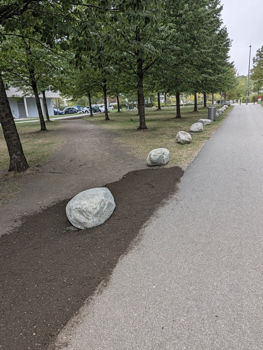 iamoleks's tweet photo. A perfect example of what happens when you ignore user feedback.

People created a path because that’s where they actually want to walk.
Instead of paving it, someone added rocks to stop them.

The users didn’t fail the design.
The design failed the users. https://t.co/g3FTXmPnBv