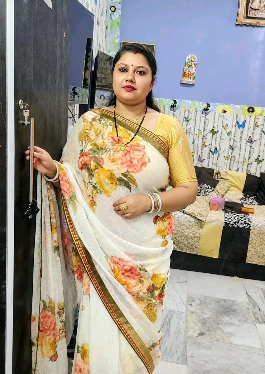 MayaShri0's tweet photo. “Tumhari yaad aaj bhi dil ko waise hi tadpaati hai, jaise tum paas hokar bhi bahut door ho.❤️” https://t.co/97B1hRcFXz