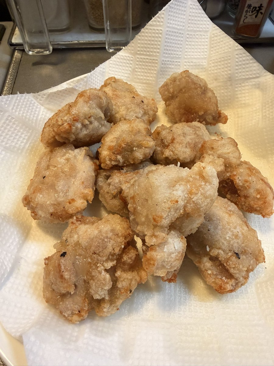 7ve_ke's tweet photo. もしや、エックス民はまだ気付いてない？！
KALDIのバズりまくってる『浅漬けの塩』で
塩唐揚げ作るとめちゃくちゃうまいｯｯｯ！！！
おにぎりばっかり作ってる人、損してる！！
レシピは、 https://t.co/89GMstnY90