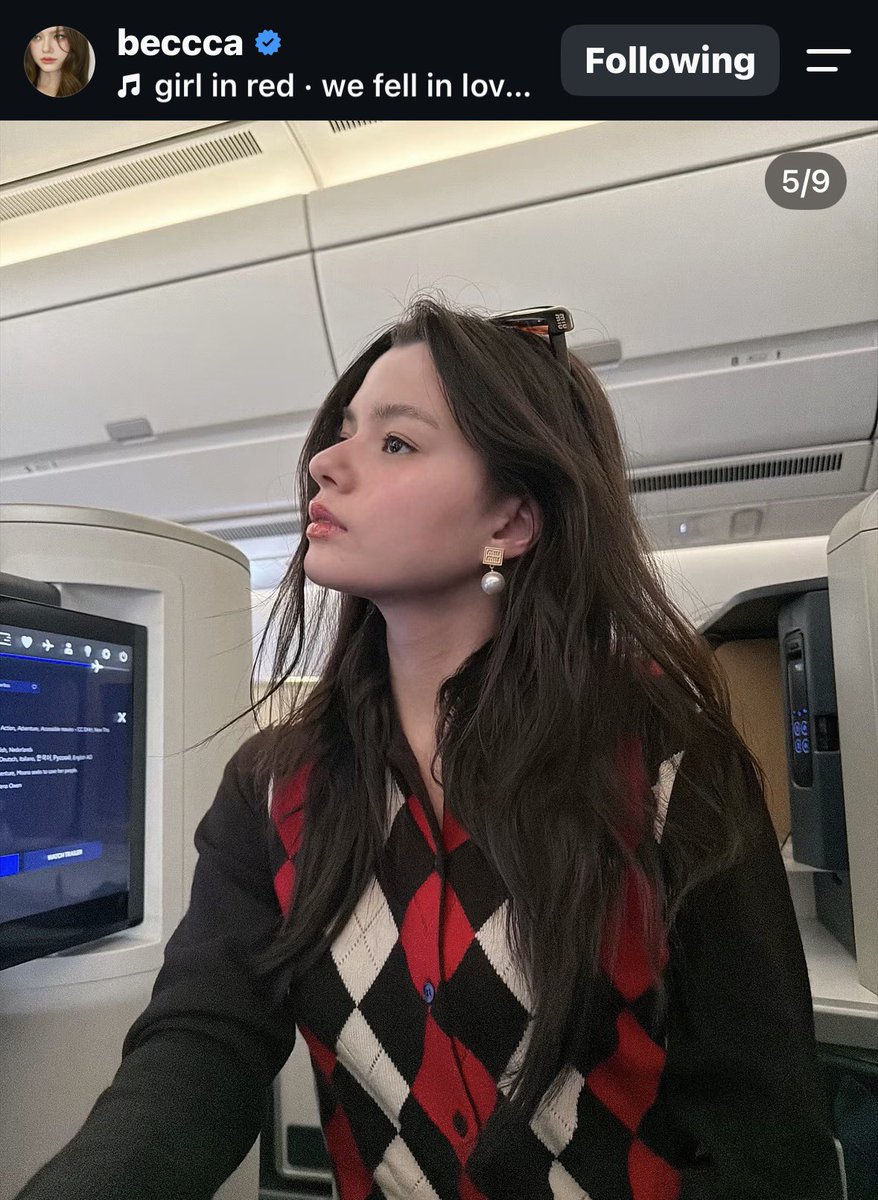 kieutou_serbia's tweet photo. Girl in red okaaaay 🤭

#MiuMiuPFWxBecky https://t.co/qAqMWKar7D