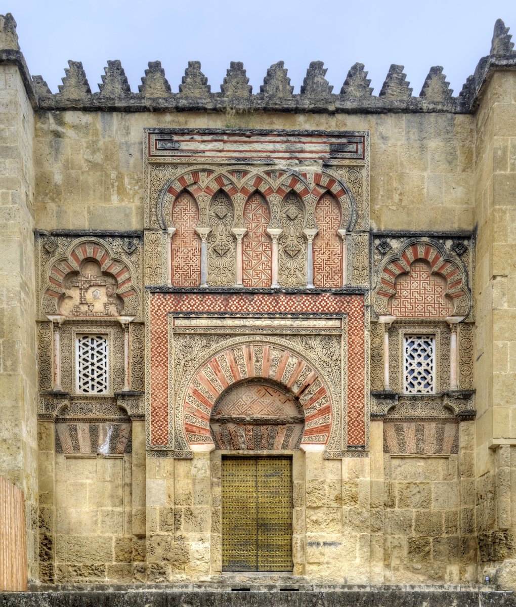 gomezdetejada's tweet photo. Estado previo y posterior a la reciente restauración de la puerta de San Ildefonso de la Mezquita-Catedral @mezq_catedral de Córdoba.

Ha quedado espectacular, aunque no sé qué pensaría John Ruskin... https://t.co/PVFiaiDfnW