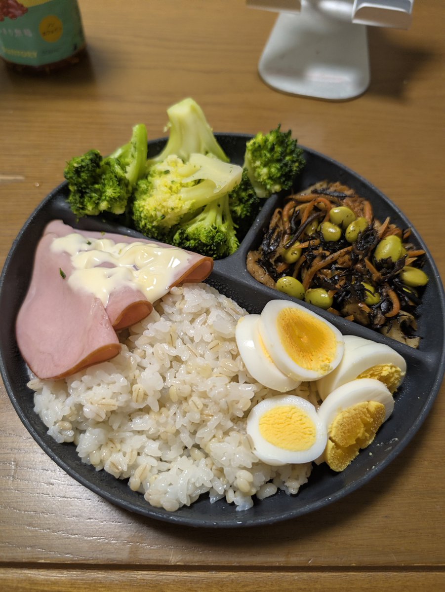 dil33aniki's tweet photo. 健康飯です。

#ディル飯　#不健康　#カロリー　#投資 https://t.co/f7guQn0KgR