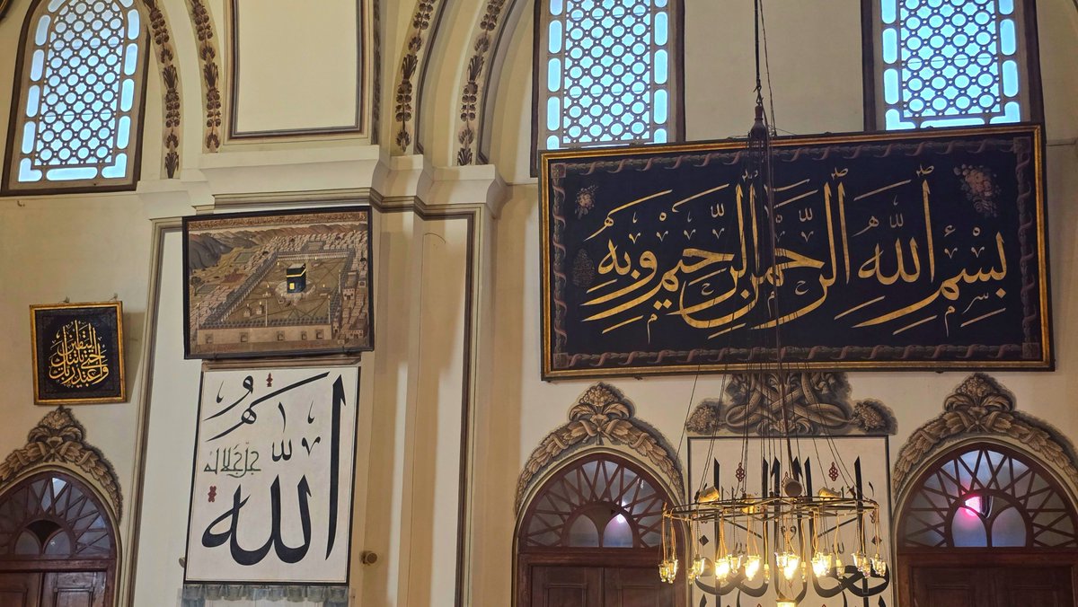 salihasavsar's tweet photo. "#Adaletin #küçüldüğü ülkelerde, büyük olan artık #suçlulardır."
#HayırlıCumalar(#Bursa #UluCami'nin ortasındaki şadırvan,caminin inşası sırasında arazide evi bulunan ve evini satmak istemeyen yaşlı 1 kadının(gayri müslim)arsasındaki hukuki durumu ve #Adaleti #simgeleyen tarihi+ https://t.co/IMkYAGJZDZ