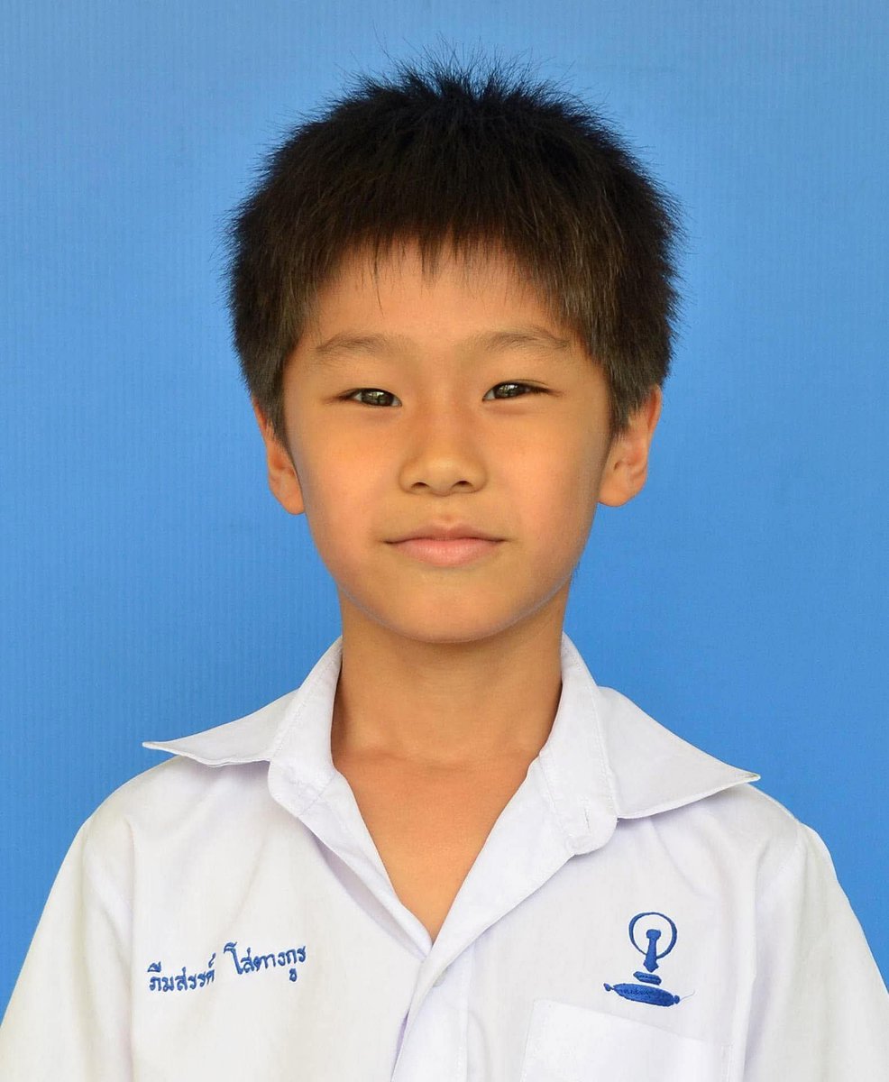 ei_han41070's tweet photo. from a little baby to a proud graduate boy now.growing up so well,I’ll always be proud of your success🥺🎓✨

LUKE GRADUATION DAY

#CongratulationsLuke 
#lukeso_ @lukepeemsan https://t.co/a76eE6Q6RV