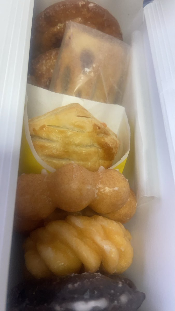 hir0TTV's tweet photo. 毎日ご飯とか送ってくれてありがと！
最近は載せてなかったから久々に
ミスド美味しい♡ https://t.co/f9bVCnDwXV