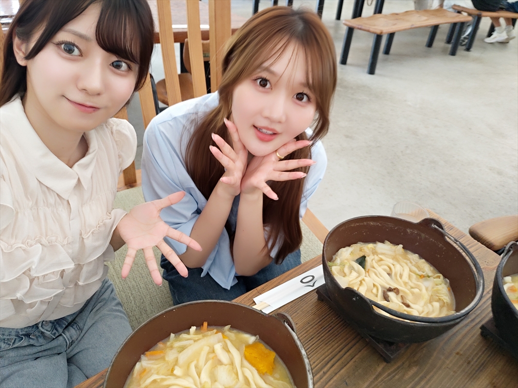 asciijpeditors's tweet photo. ランチに訪れたのは、
通り沿いからも見えるドーム状の店舗が特徴の
「ほうとう不動 東恋路店」🚗ˎˊ˗

真っ白のドーム内はほうとうの熱気で包まれていました。
アツアツのほうとうにご飯を追加して満腹のお二人😋🍴
「私ラーメンにもご飯つけちゃうんですよ！」と
大信田さん。さすがアスリート!?😲˖°

** ┈┈ 記事はこちら┈┈**
https://t.co/njfdbAjnJ8
** ┈┈┈┈┈┈┈┈┈┈**

#ニアジョイどらい部
