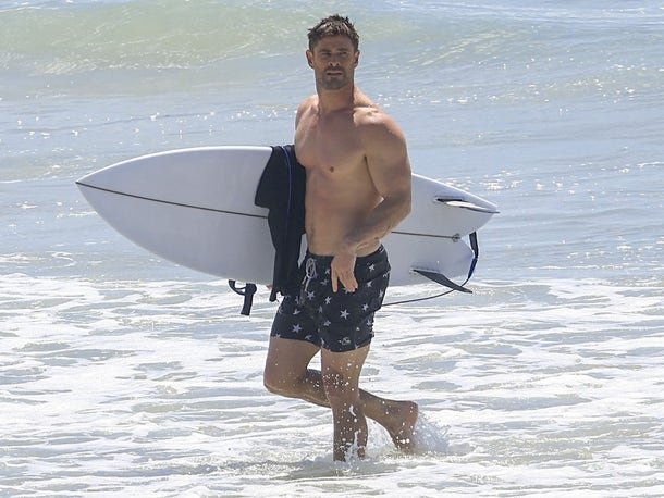 OmoAluko11's tweet photo. Chris Hemsworth shirtless after a surf session in Australia….. https://t.co/3PvSaBEGMq