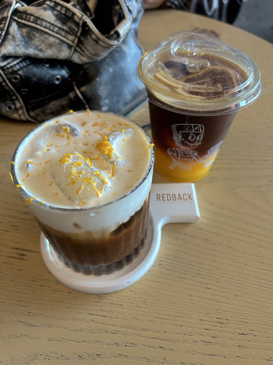 dwsptqum's tweet photo. Kopi time, Udah pada ngopi belum hari ini?

Semua kopi di Redback enak-enak sih. Wajib cobain Orange Americano atau Mont Blanc, dua-duanya seger banget 😭 https://t.co/YFcceAP3s4