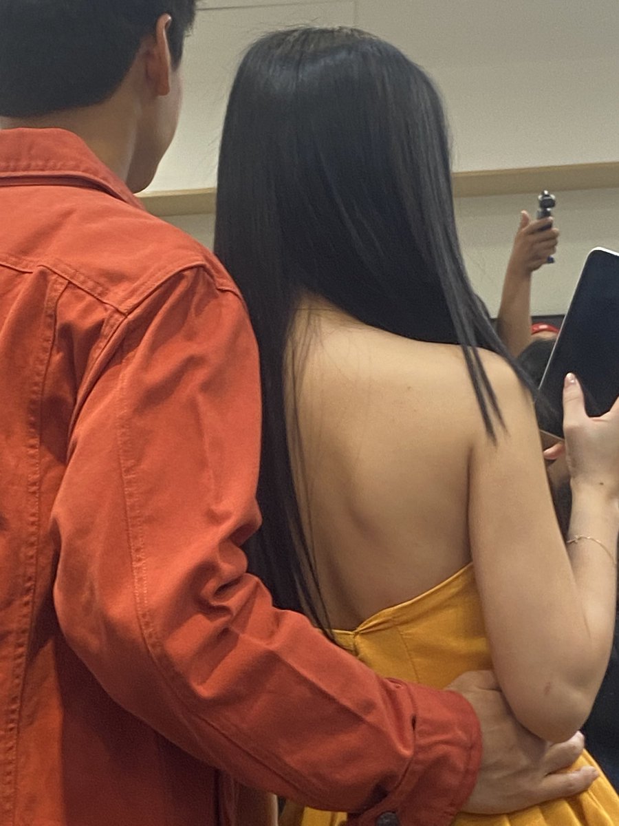 softlybdvy's tweet photo. Human belt 

#Dustbia https://t.co/2e8ZoP4wFj