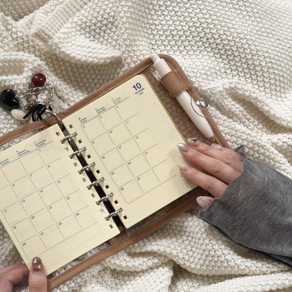 LIHITLAB's tweet photo. 【新製品】

myfaシリーズのクリヤーバインダーから
新色と新サイズのミニが登場！🍨📒

JIS規格のミニ6穴金具なので、
他社製リフィルも収納可能です！
https://t.co/r9BT2MxfZx https://t.co/CFDPYFW2ZB