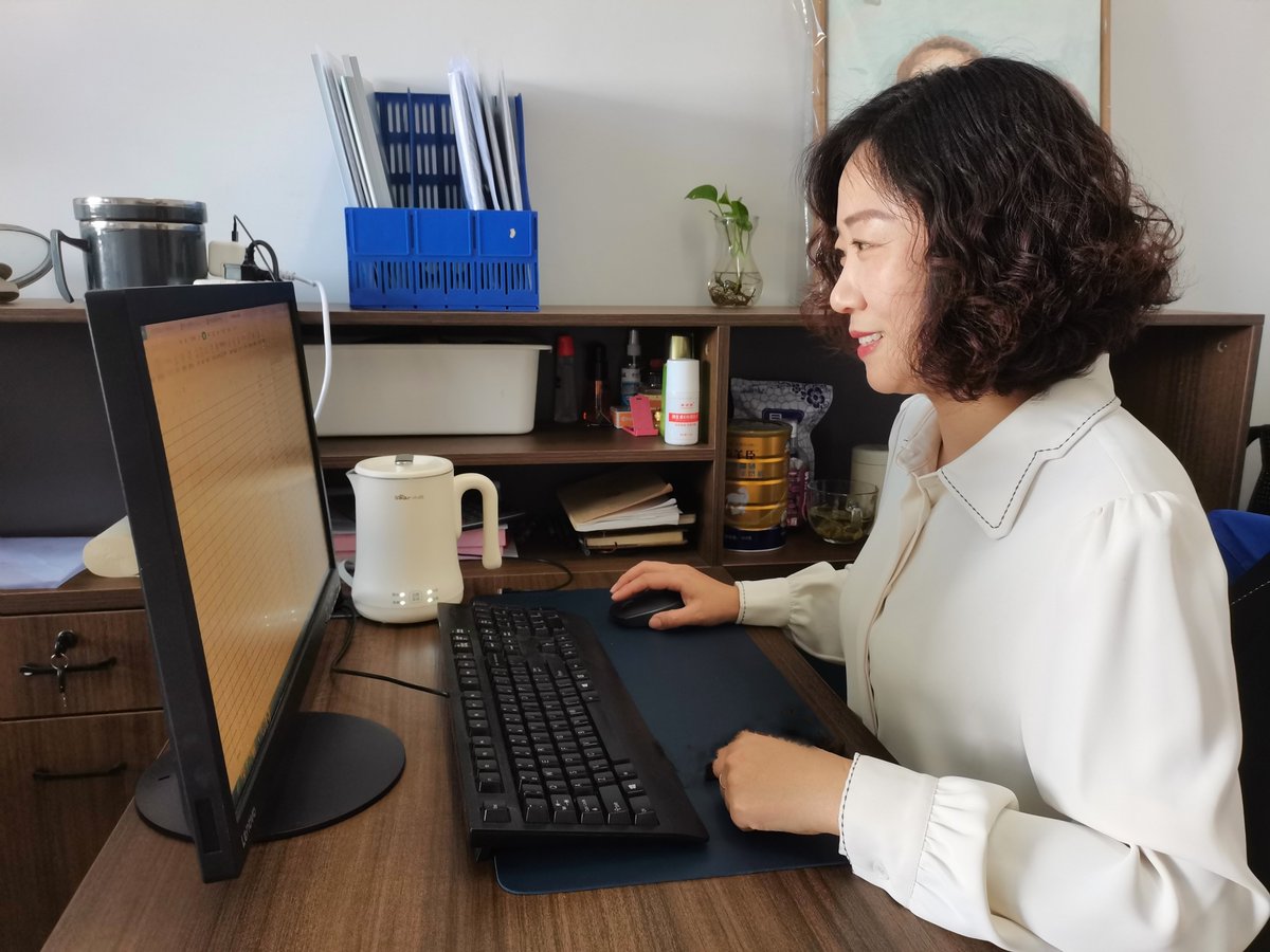 shirlwill_7_40b's tweet photo. [Zou Youjing’s enthusiasm for work is contagious! Great things coming from this dedicated talent!]， https://t.co/kGIrspt2RX