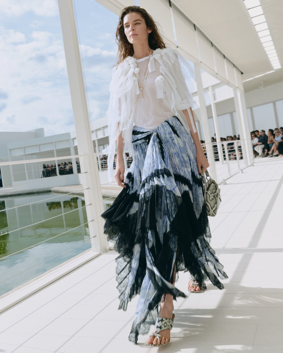 DIORJP's tweet photo. ディオール 2027年サマー ウィメンズ ショーのディテールとアクセサリー

https://t.co/6cTBkrXOAd

#DiorSummer27 https://t.co/Hadzl70T6R